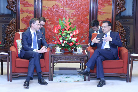 Le PM chinois appelle à accélérer les négociations sur un fonds d'investissement 
Chine-UE