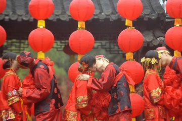 Photos : un mariage collectif traditionnel dans la vieille ville de Yangzhou