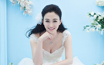 L'actrice Li Xiaoran pose pour un magazine