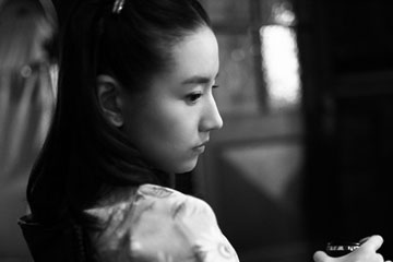 Nouvelles photos de l'actrice Dong Jie