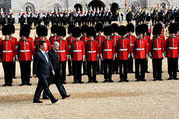 La Chine et le Royaume-Uni marquent le début d'un "âge d'or" de leurs relations avec 
des accords de 60 milliards de dollars