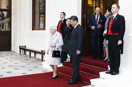 Le président chinois dit au revoir à la reine d'Angleterre
