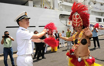 Le navire-hôpital chinois « Arche de Paix » fait escale à Papeete
