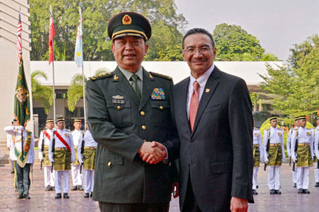 La Chine et la Malaisie s'engagent à renforcer leur coopération en matière de défense