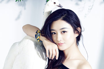 L'actrice chinoise Zhao Liying pose pour un magazine