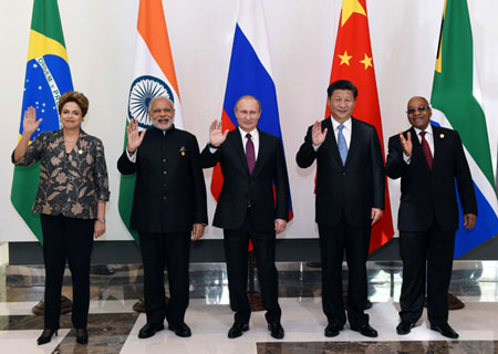 Xi Jinping et d'autres dirigeants des BRICS condamnent fermement les attentats 
de Paris