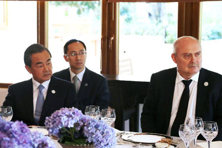 Le ministre chinois des AE appelle à un front uni pour lutter contre le terrorisme