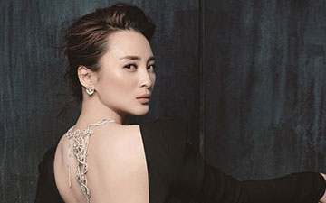 L'actrice Jiang Qinqin pose pour un magazine