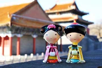 Des personnages miniatures de la Cité interdite au tombeau Fuling de Shenyang