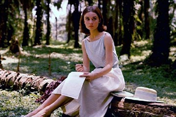 Photos rares : Audrey Hepburn dans une forêt du Congo en 1958