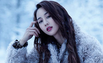 L'actrice Janine Chang pose pour un magazine