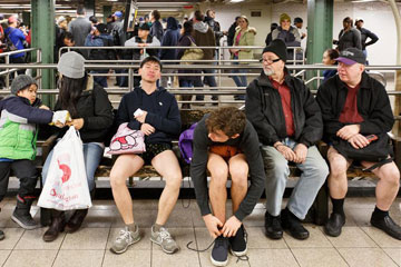 Photos - Sans pantalon dans le métro à New York