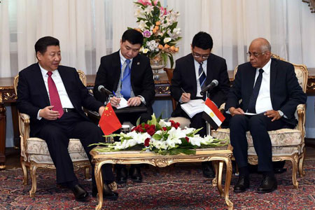 Xi exhorte à des échanges parlementaires plus étroits entre la Chine et l'Egypte