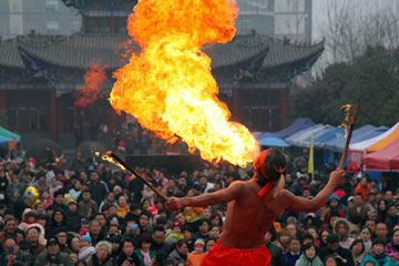 Photos - une foire du temple pour célébrer la Fête du Printemps à Xuchang