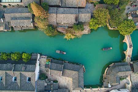 Vue aérienne du bourg de Wuzhen au Zhejiang