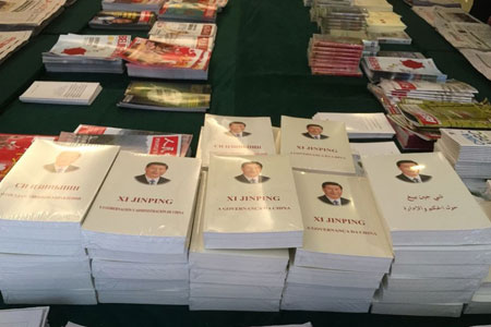 Le recueil « Xi Jinping: La gouvernance de la Chine » très demandé aux deux sessions