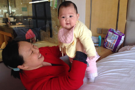 Pour participer à l'APN, une députée se rend avec son bébé à Beijing