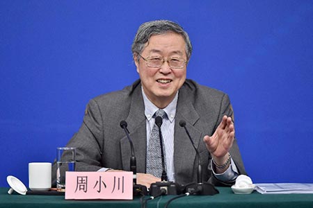 La Chine peut réaliser ses objectifs de croissance sans relance, selon le gouverneur 
de la banque centrale