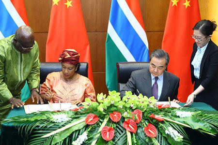 La Chine et la Gambie rétablissent leurs relations diplomatiques