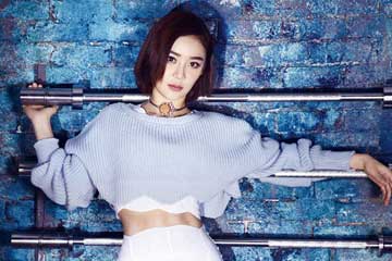 L'actrice chinoise Yuan Shanshan pose pour un magazine