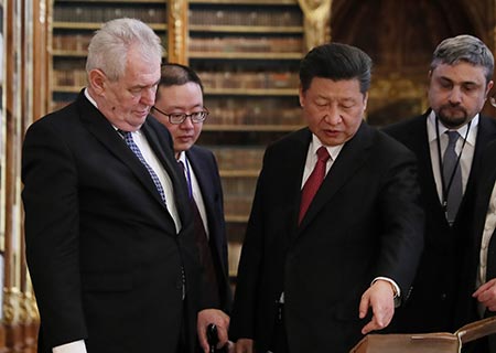 Le président chinois se rend dans une bibliothèque historique de Prague