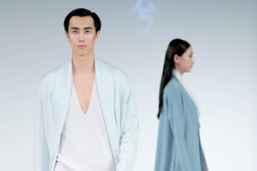 Semaine de la mode de Chine: défilé des créations de Guo Ruiping