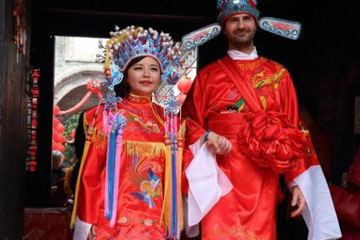 Chengdu : le mariage traditionnel d'un couple sino-français