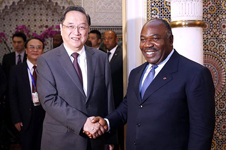 Entretien entre le plus haut conseiller politique chinois et le président gabonais