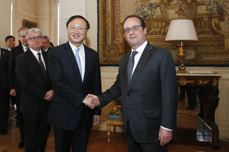 Le président français reçoit à l'Elysée le conseiller d'Etat chinois Yang Jiechi