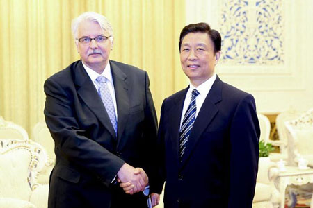 Le vice-président chinois rencontre le ministre polonais des Affaires étrangères