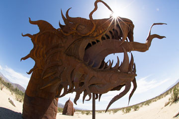 Etats-Unis: des sculptures en métal dans le désert de Borrego Springs