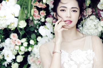 L'actrice chinoise Yao Chen pose pour ELLE