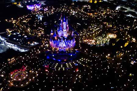Paysage nocturne du parc Disney de Shanghai
