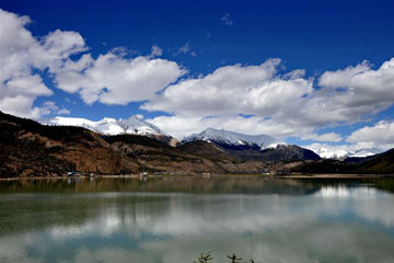 Paysage du lac Ranwu au Tibet