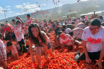 Photos - Une bataille de tomates en Colombie