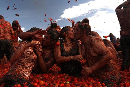 "Tomatina": une bataille de tomates en Colombie