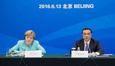 Li Keqiang : la Chine offrira davantage d'opportunités aux investisseurs chinois 
et étrangers