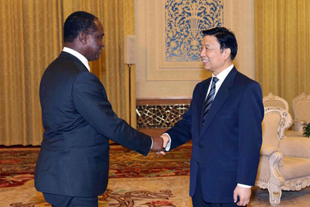 Le vice-président chinois rencontre le ministre des Affaire étrangères de la Sierra 
Leone