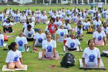 Malaisie : yoga collectif à Kuala Lumpur