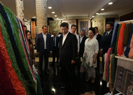 Le président chinois visite Boukhara, "fossile vivant de la Route de la Soie" en 
Ouzbékistan