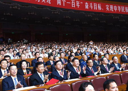 Les dirigeants chinois assistent à un concert marquant le 95e anniversaire du PCC
