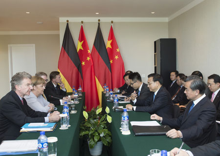 Le PM chinois exhorte l'UE à abandonner l'approche de "pays de substitution" à la 
date prévue