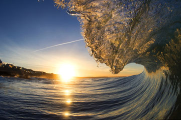 La beauté de vagues sous l'objectif du photographe Mike Lacey