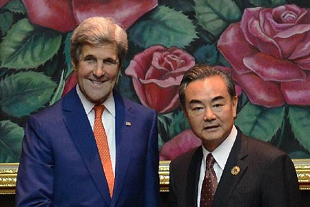 Le ministre chinois des AE espère que les États-Unis soutiennent la reprise du dialogue sino-philippin