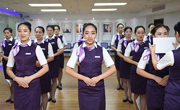 Chine : formation d'hôtesses de train à l'approche du sommet du G20