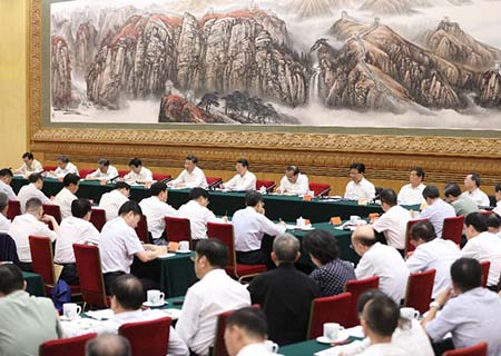 Xi Jinping appelle à faire avancer l'initiative "la Ceinture et la Route"