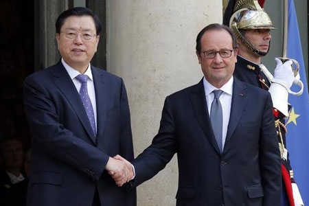 Les dirigeants chinois et français s'engagent à renforcer les relations et la coopération 
bilatérales