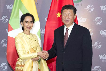 Le président chinois rencontre la Conseillère spéciale de l'Etat du Myanmar pour 
discuter de la coopération bilatérale