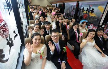 Cérémonie de mariage de groupe dans l'est de la Chine