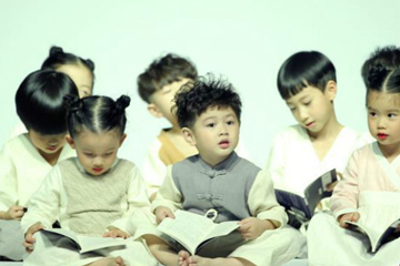 La maison YIAN dévoile sa collection parent-enfant inspirée du costume traditionnel Han à Beijing